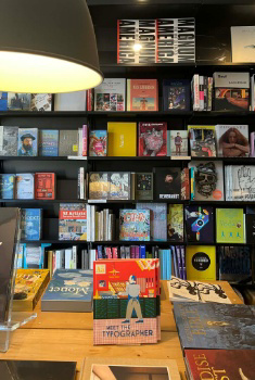 หลายคนมักชอบคิดว่า เวลาในร้านหนังสือไหลไปอย่างเชื่องช้า